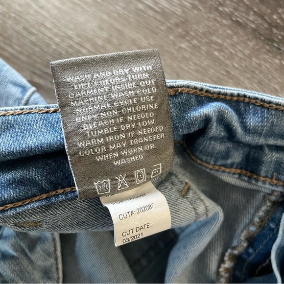 TORRID Vintage Stretch Mid-Rise Shorts Medium Wash Size 18 - Picture 5 of 8